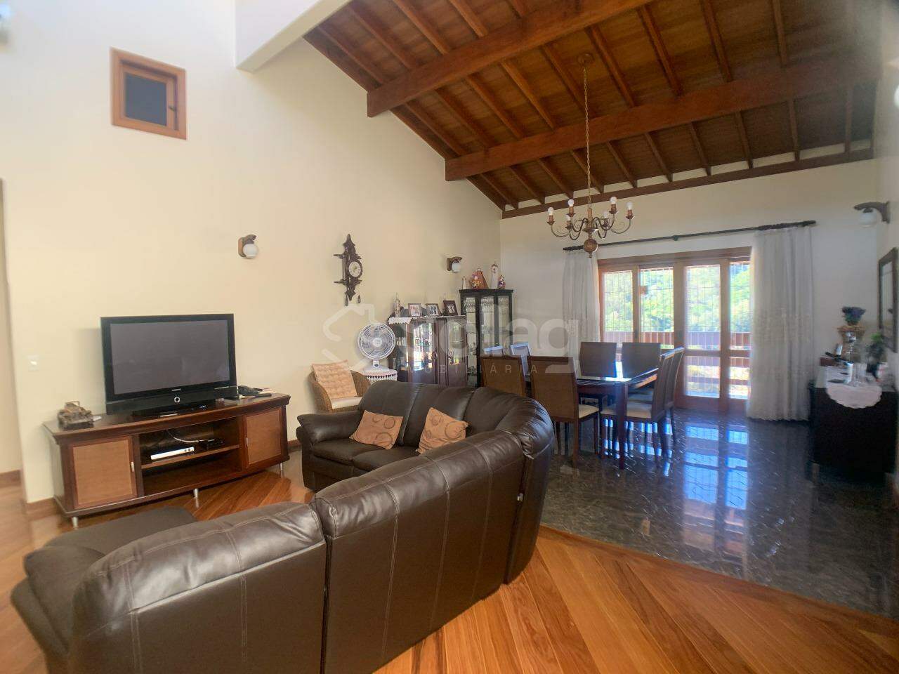 Casa em condomínio à venda no Condomínio Chácaras do Lago: 