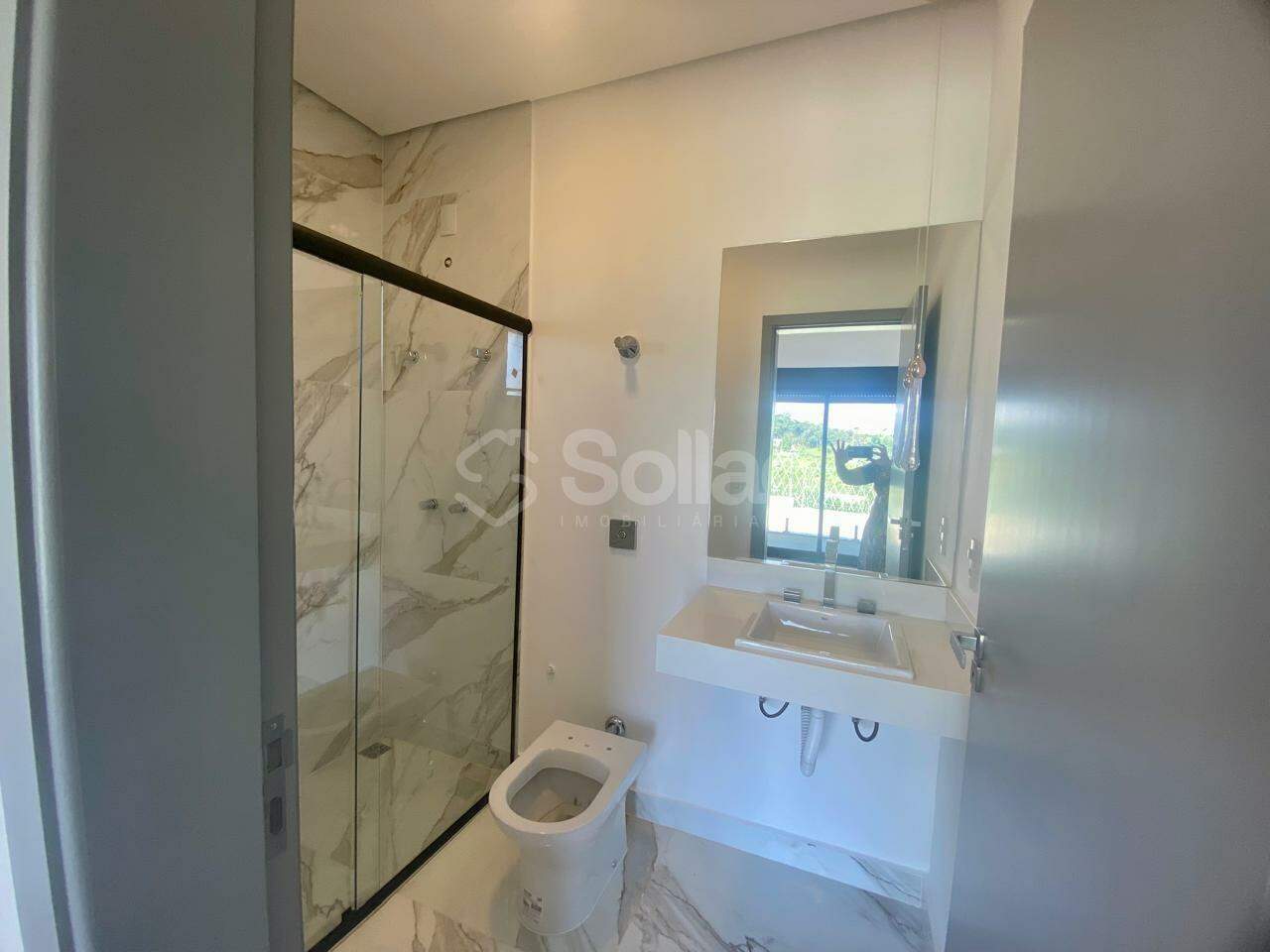 Casa em condomínio à venda no Roncáglia: