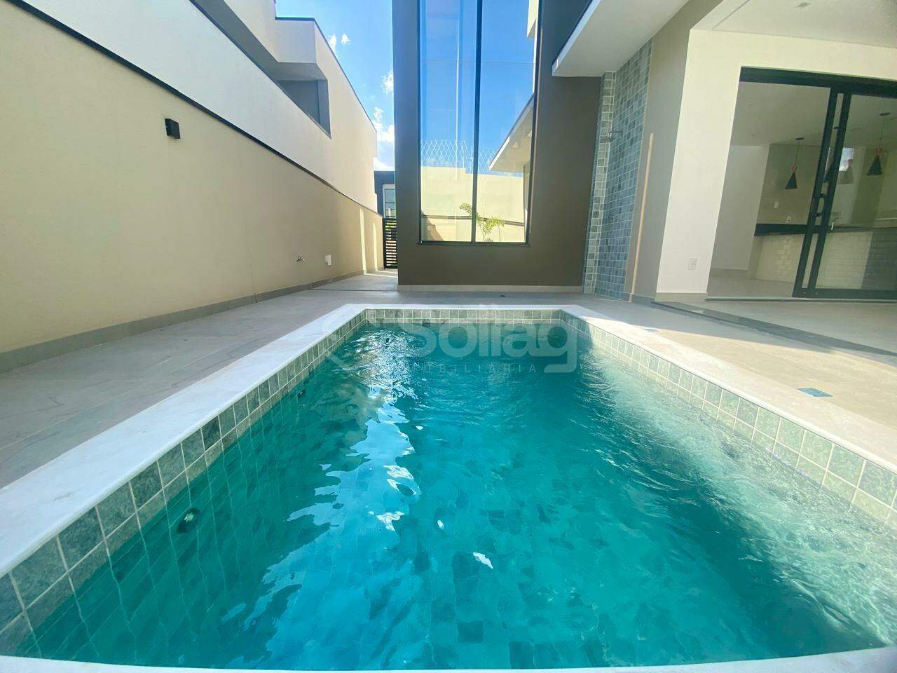 Casa em condomínio à venda no Roncáglia: 