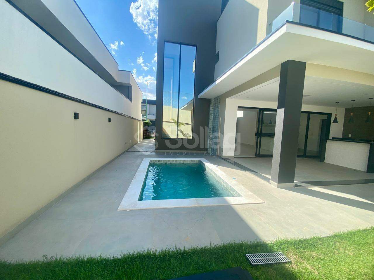 Casa em condomínio à venda no Roncáglia: