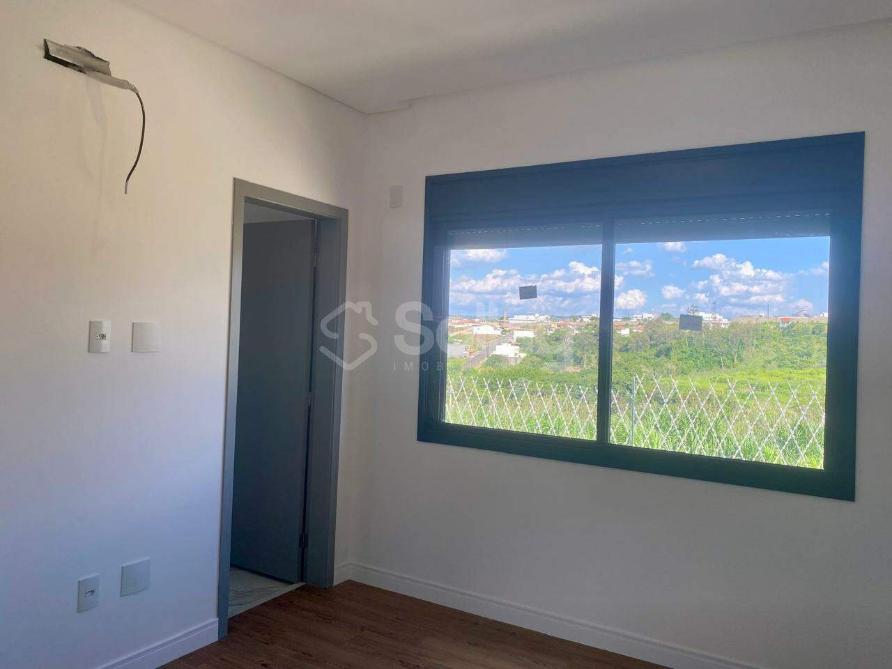 Casa em condomínio à venda no Roncáglia: