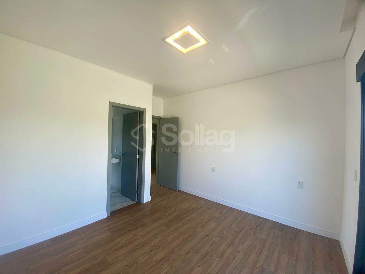 Casa em condomínio à venda no Roncáglia: