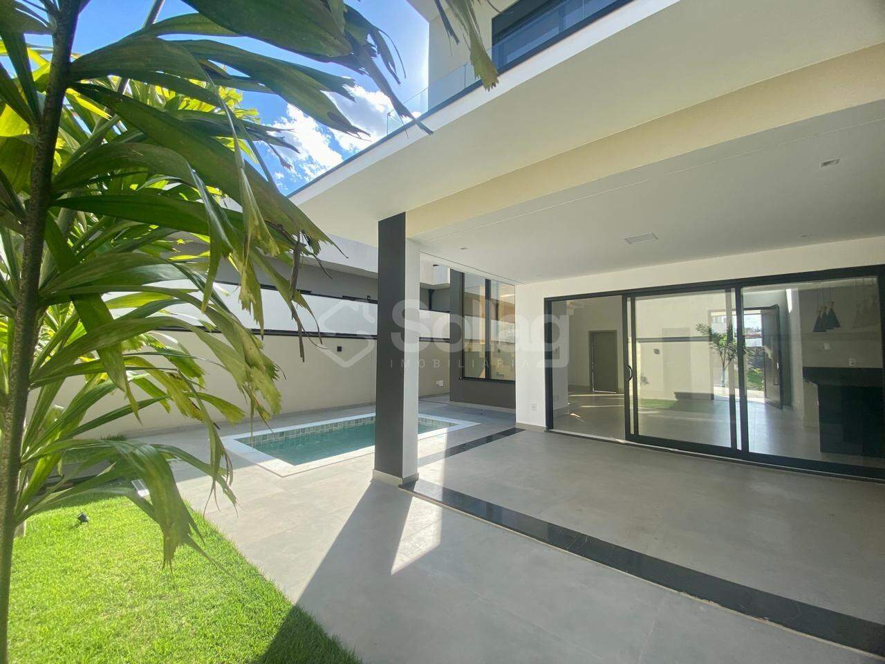 Casa em condomínio à venda no Roncáglia: