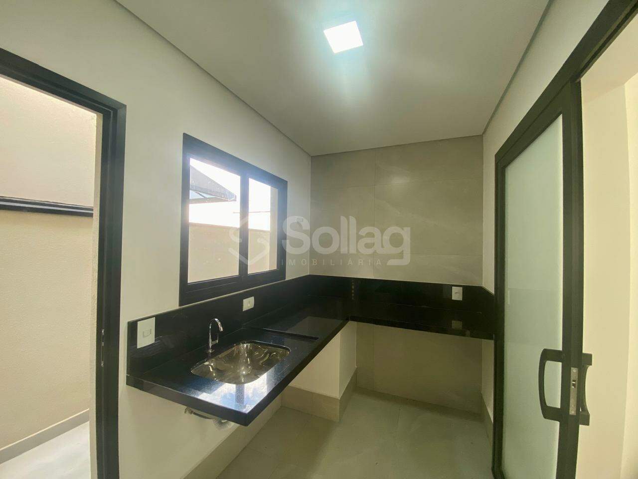 Casa em condomínio à venda no Roncáglia: