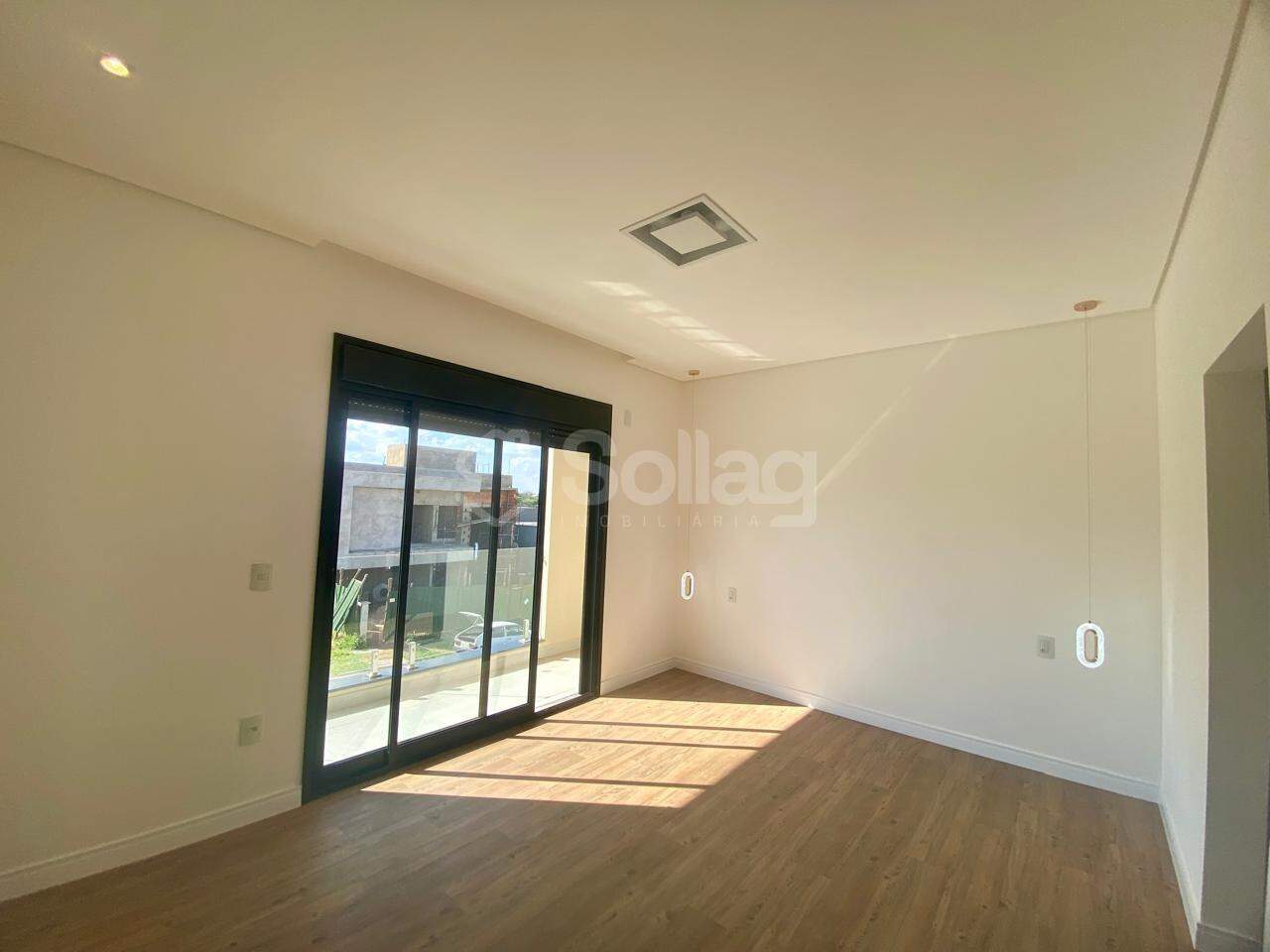 Casa em condomínio à venda no Roncáglia: