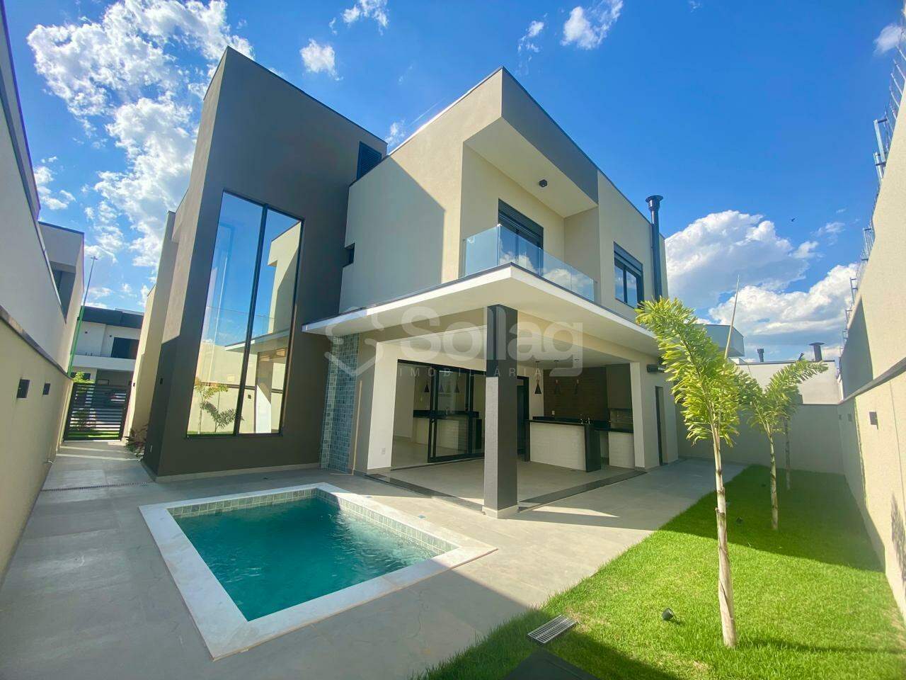 Casa em condomínio à venda no Roncáglia: 