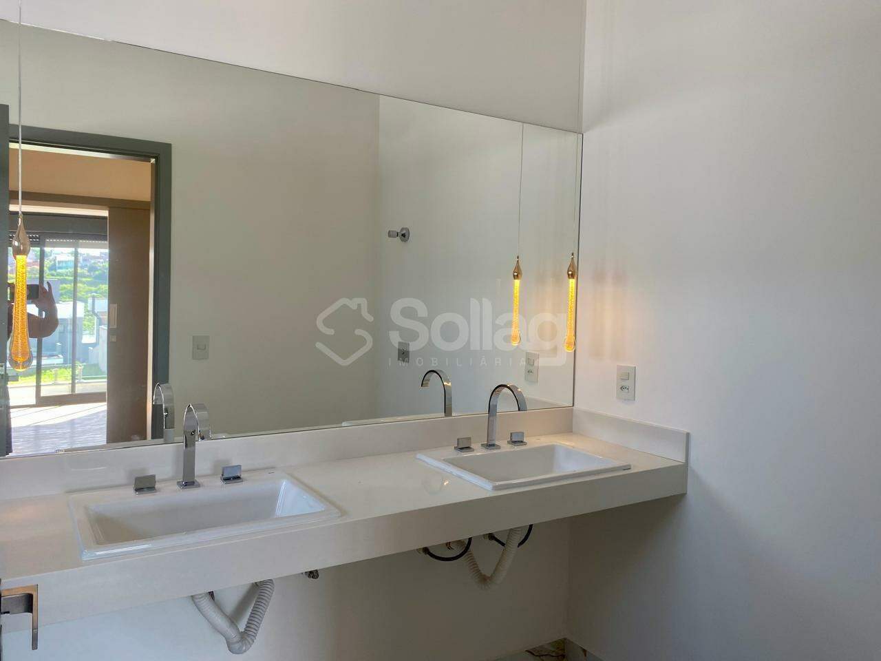 Casa em condomínio à venda no Roncáglia:
