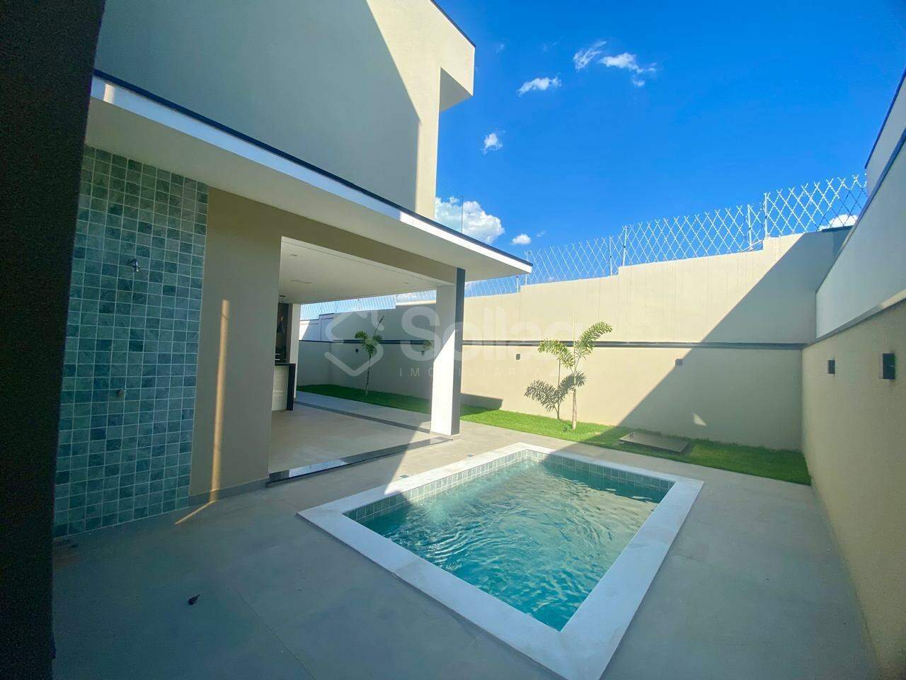 Casa em condomínio à venda no Roncáglia: