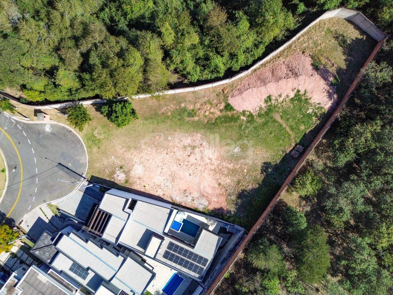 Terreno em condomínio à venda no Condomínio Bosque dos Cambarás: 
