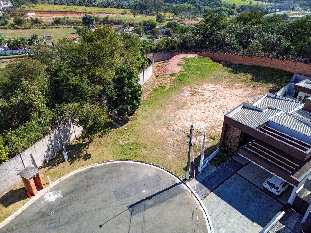 Terreno em condomínio à venda no Condomínio Bosque dos Cambarás: 