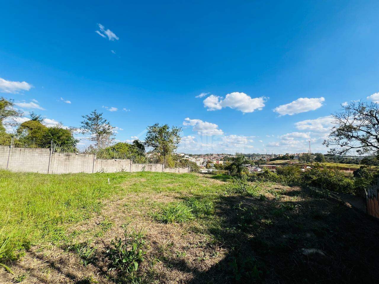 Terreno em condomínio à venda no Condomínio Bosque dos Cambarás: 