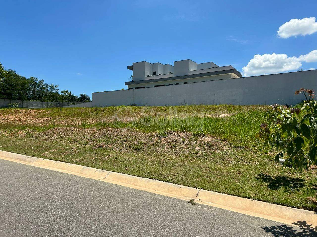 Terreno em condomínio à venda no Santa Cândida: 