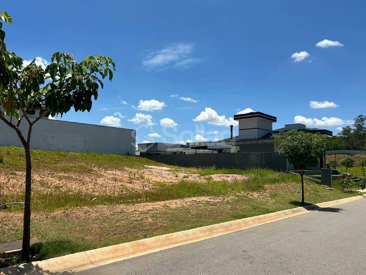 Terreno em condomínio à venda no Santa Cândida: 