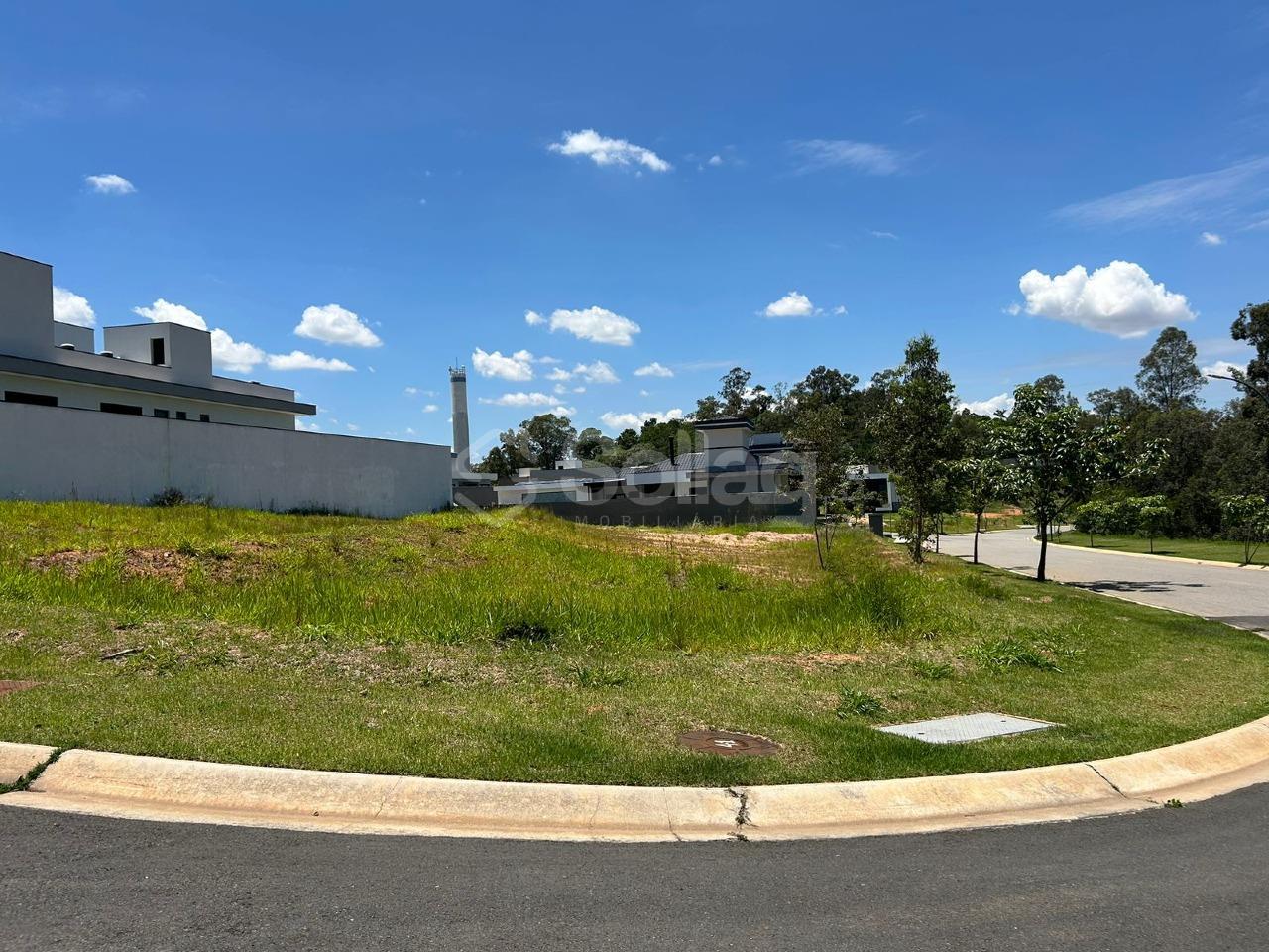 Terreno em condomínio à venda no Santa Cândida: 