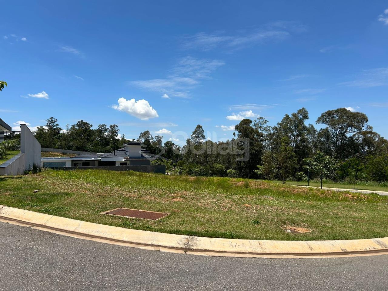 Terreno em condomínio à venda no Santa Cândida: 