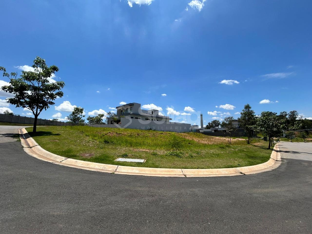 Terreno em condomínio à venda no Santa Cândida: 