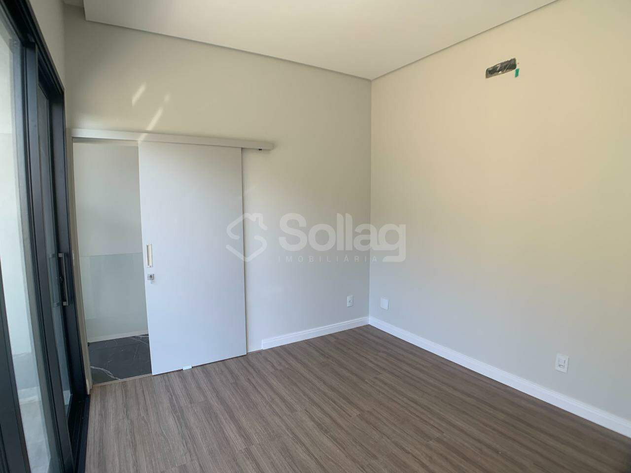 Casa em condomínio à venda no Condomínio Portal do Jequitibá: 