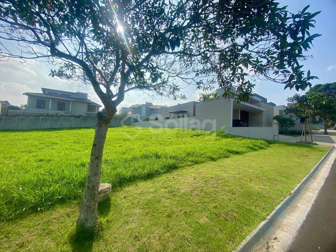 Terreno em condomínio à venda no Jardim Paiquerê: 