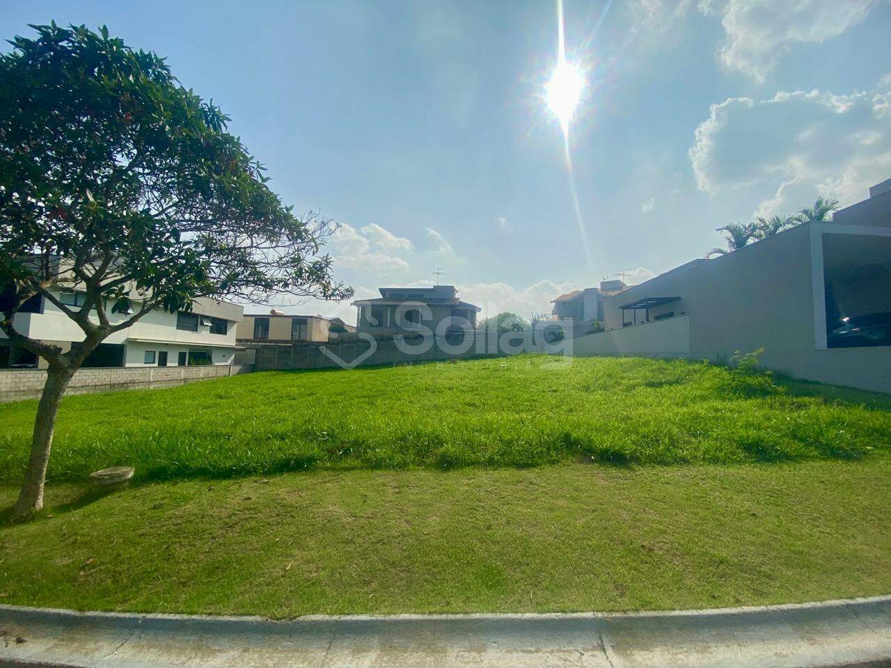 Terreno em condomínio à venda no Jardim Paiquerê: