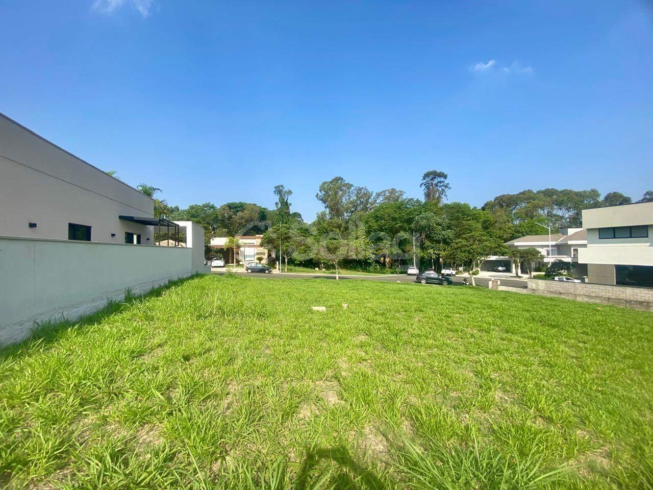 Terreno em condomínio à venda no Jardim Paiquerê: