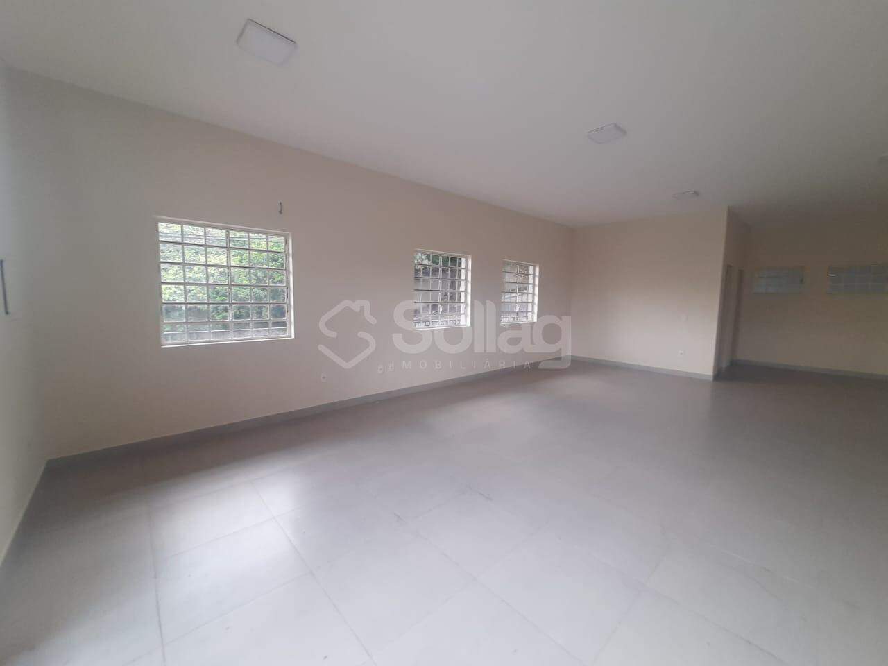 Sala para aluguel no Centro: 