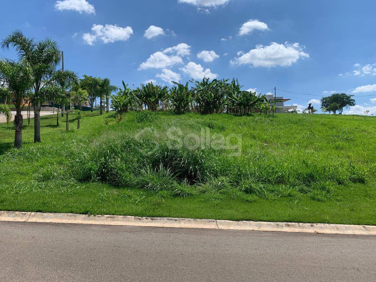 Terreno em condomínio à venda no Condomínio Reserva Santa Monica: 