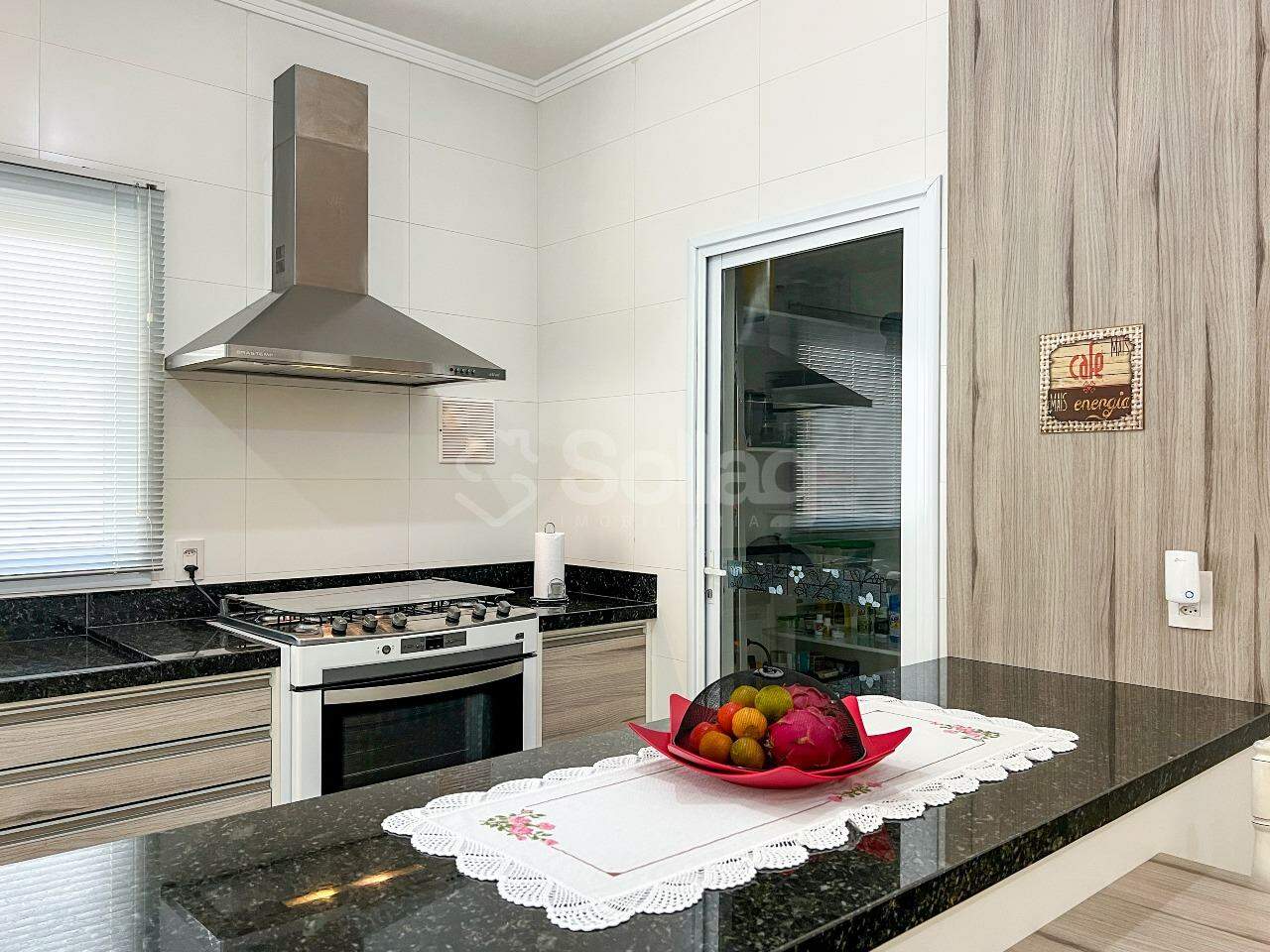 Casa em condomínio à venda no Condomínio Ipê Velho: 