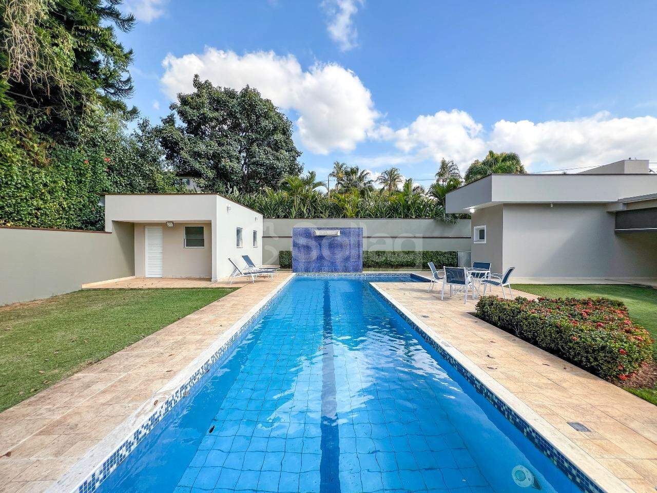 Casa em condomínio à venda no Condomínio Ipê Velho: 