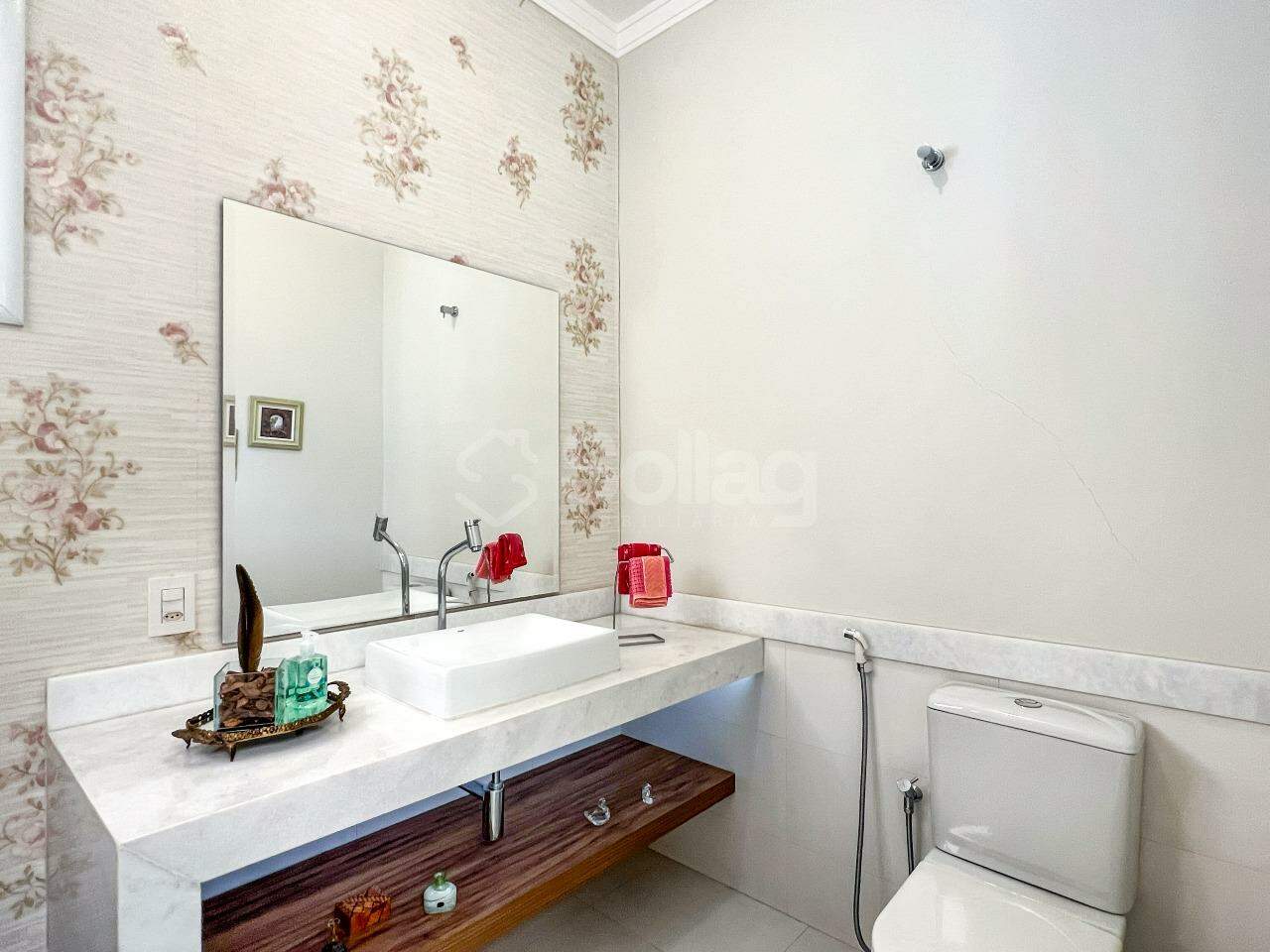 Casa em condomínio à venda no Condomínio Ipê Velho: 