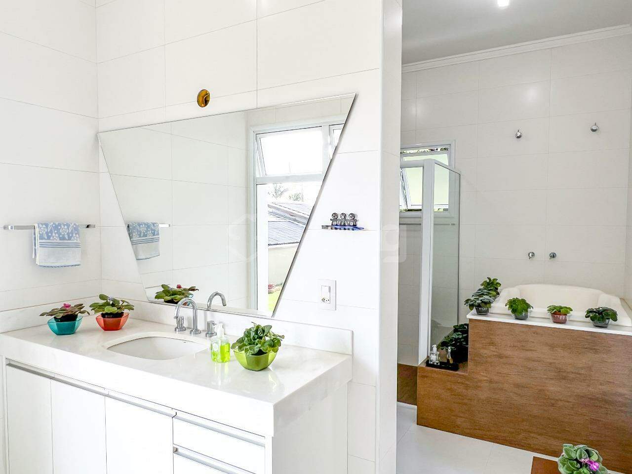 Casa em condomínio à venda no Condomínio Ipê Velho: 