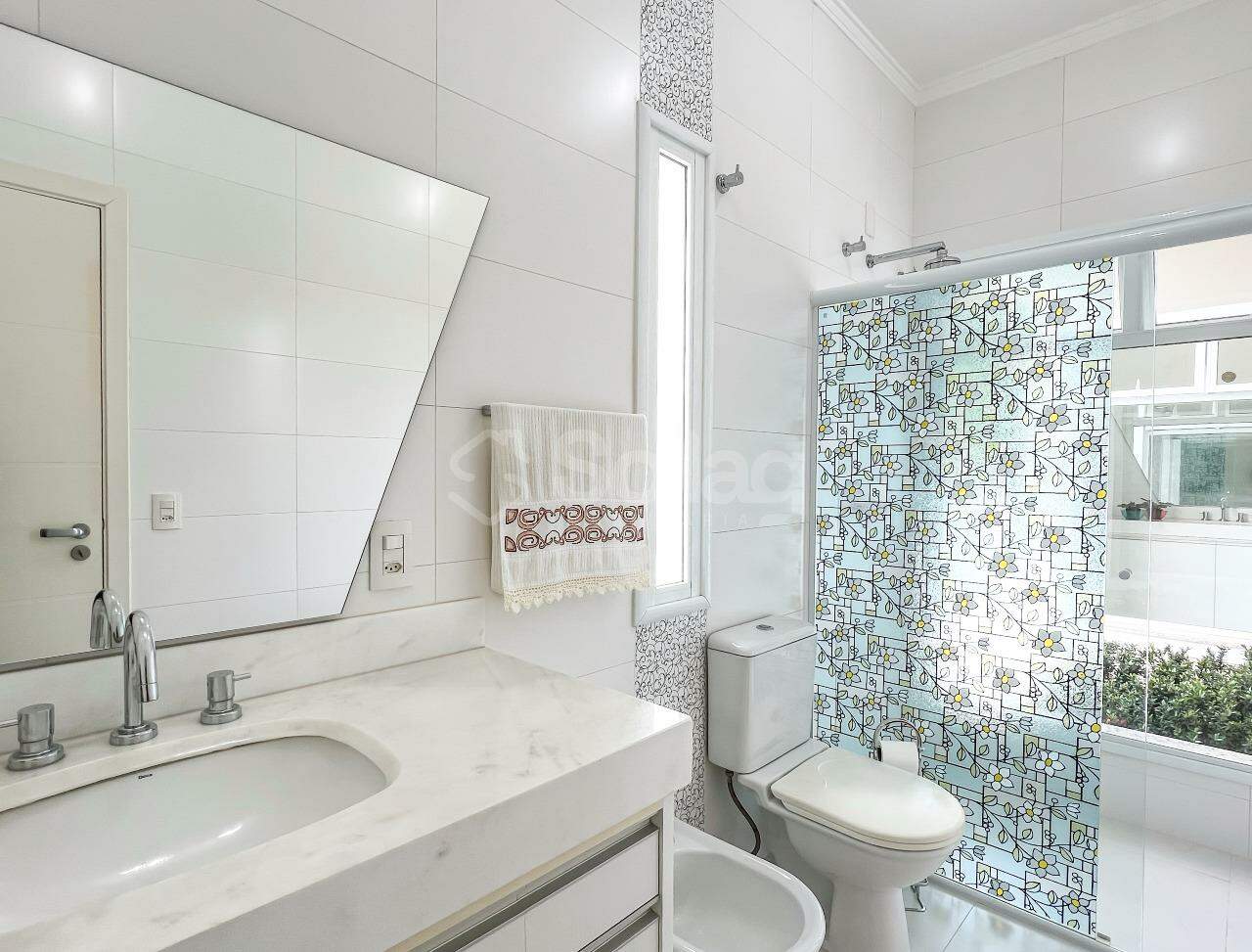 Casa em condomínio à venda no Condomínio Ipê Velho: 