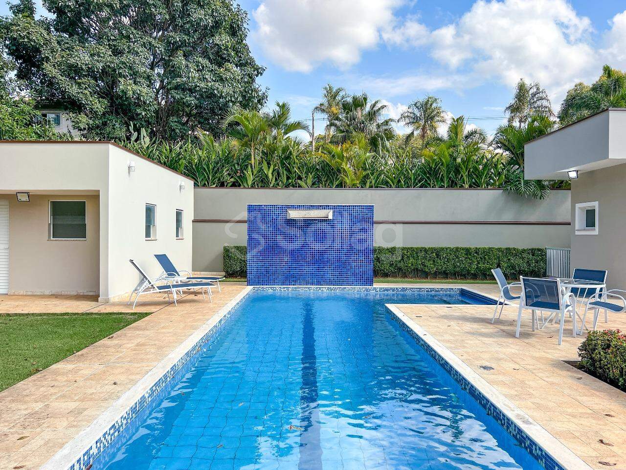 Casa em condomínio à venda no Condomínio Ipê Velho: 