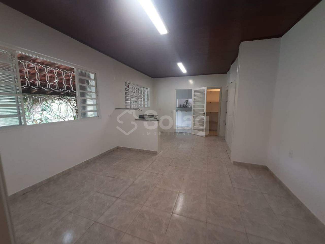 Casa em condomínio para aluguel no Condomínio Chácaras do Lago: 