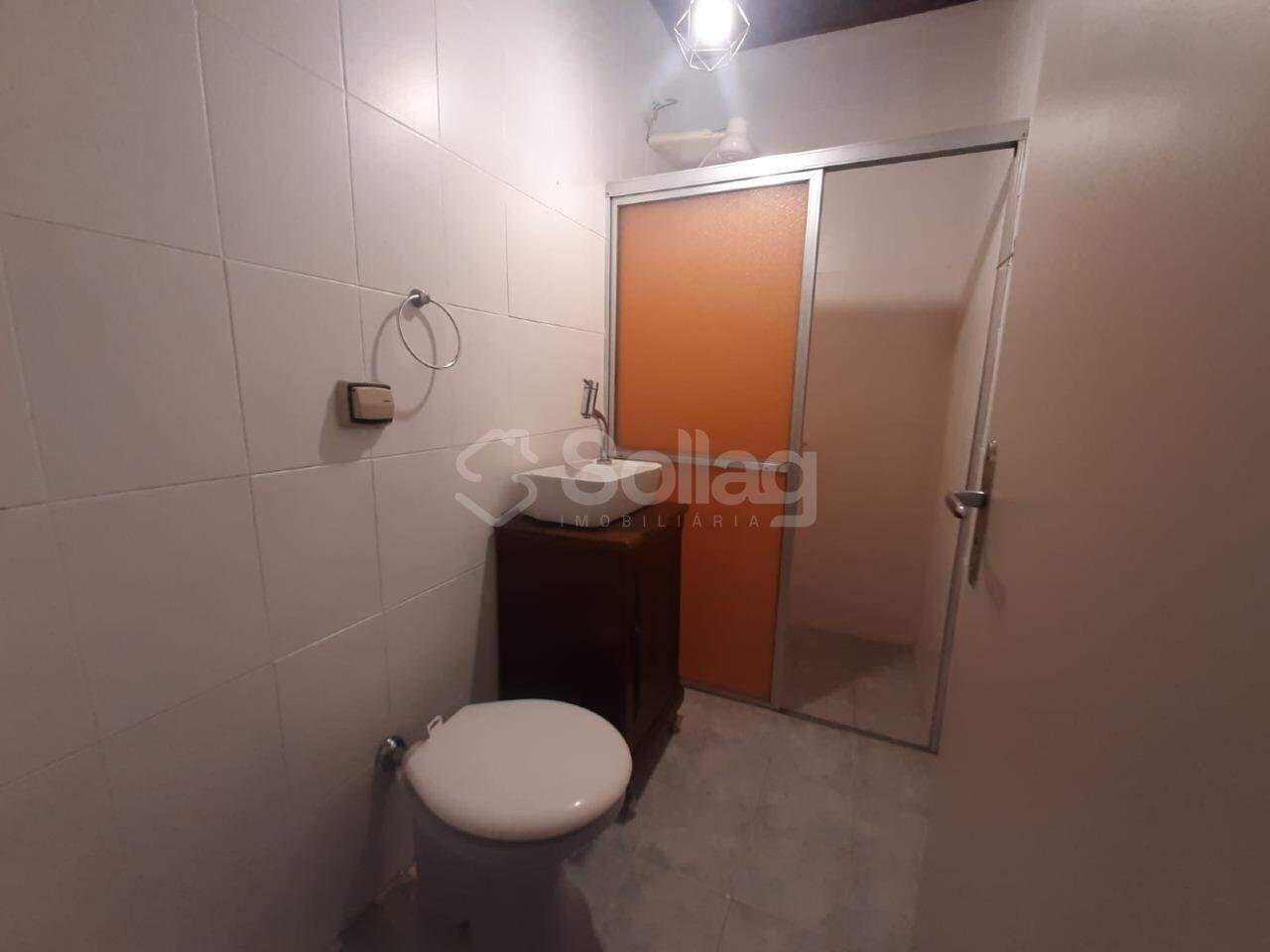 Casa em condomínio para aluguel no Condomínio Chácaras do Lago: 