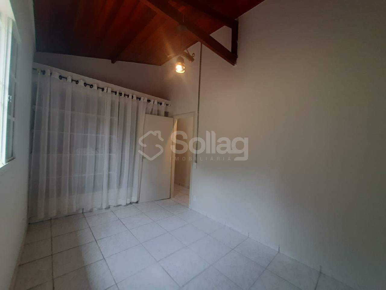 Casa em condomínio para aluguel no Condomínio Chácaras do Lago: 