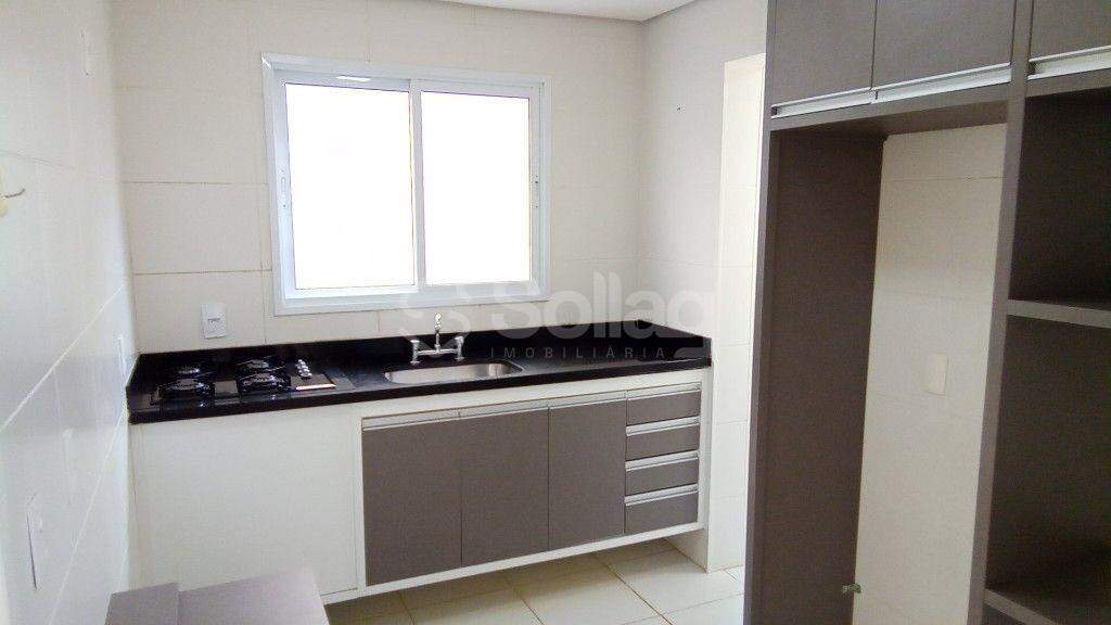 Casa em condomínio para aluguel no Chácaras Alpina: