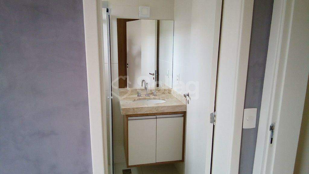 Casa em condomínio para aluguel no Chácaras Alpina: 