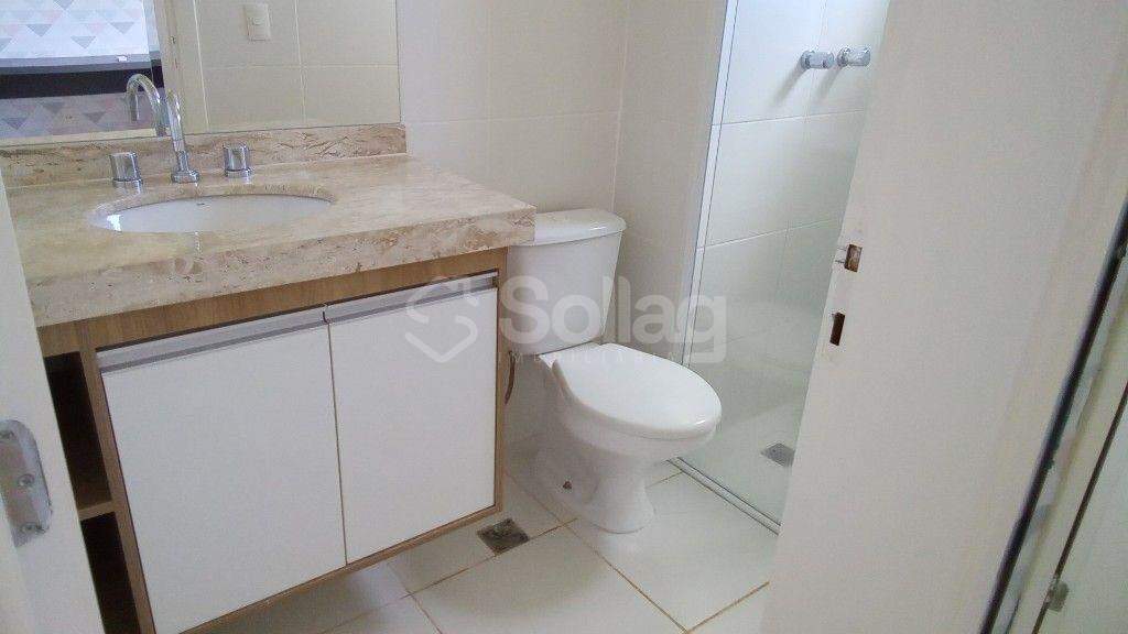 Casa em condomínio para aluguel no Chácaras Alpina: 