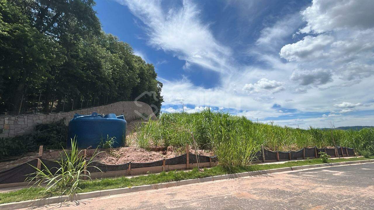 Terreno em condomínio à venda no Pinheirinho: 