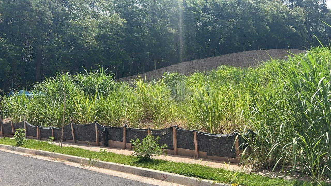 Terreno em condomínio à venda no Pinheirinho: 