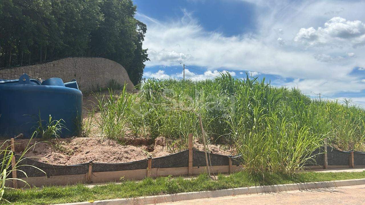 Terreno em condomínio à venda no Pinheirinho: 