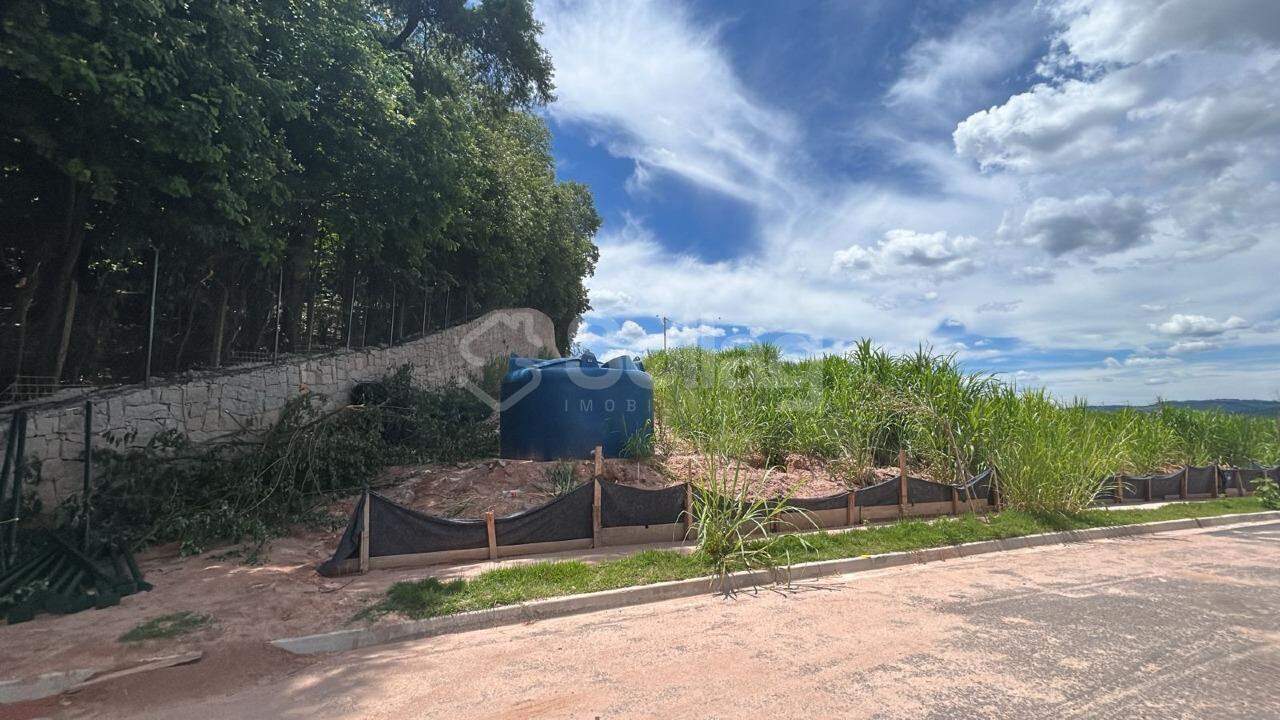 Terreno em condomínio à venda no Pinheirinho: 