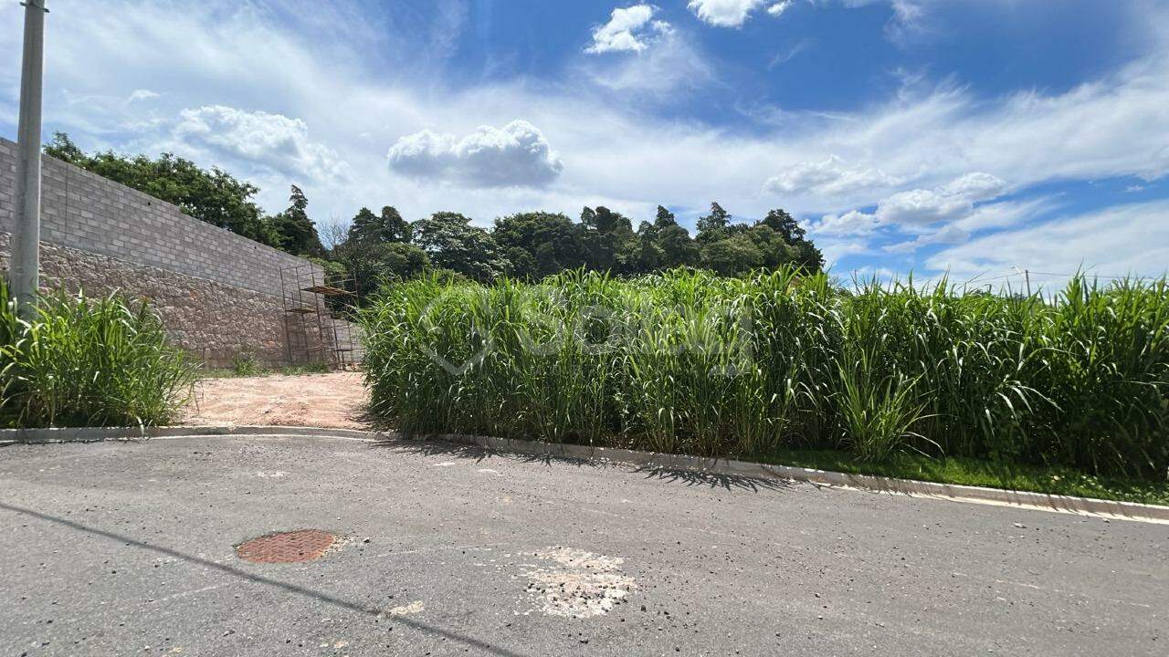 Terreno em condomínio à venda no Pinheirinho: