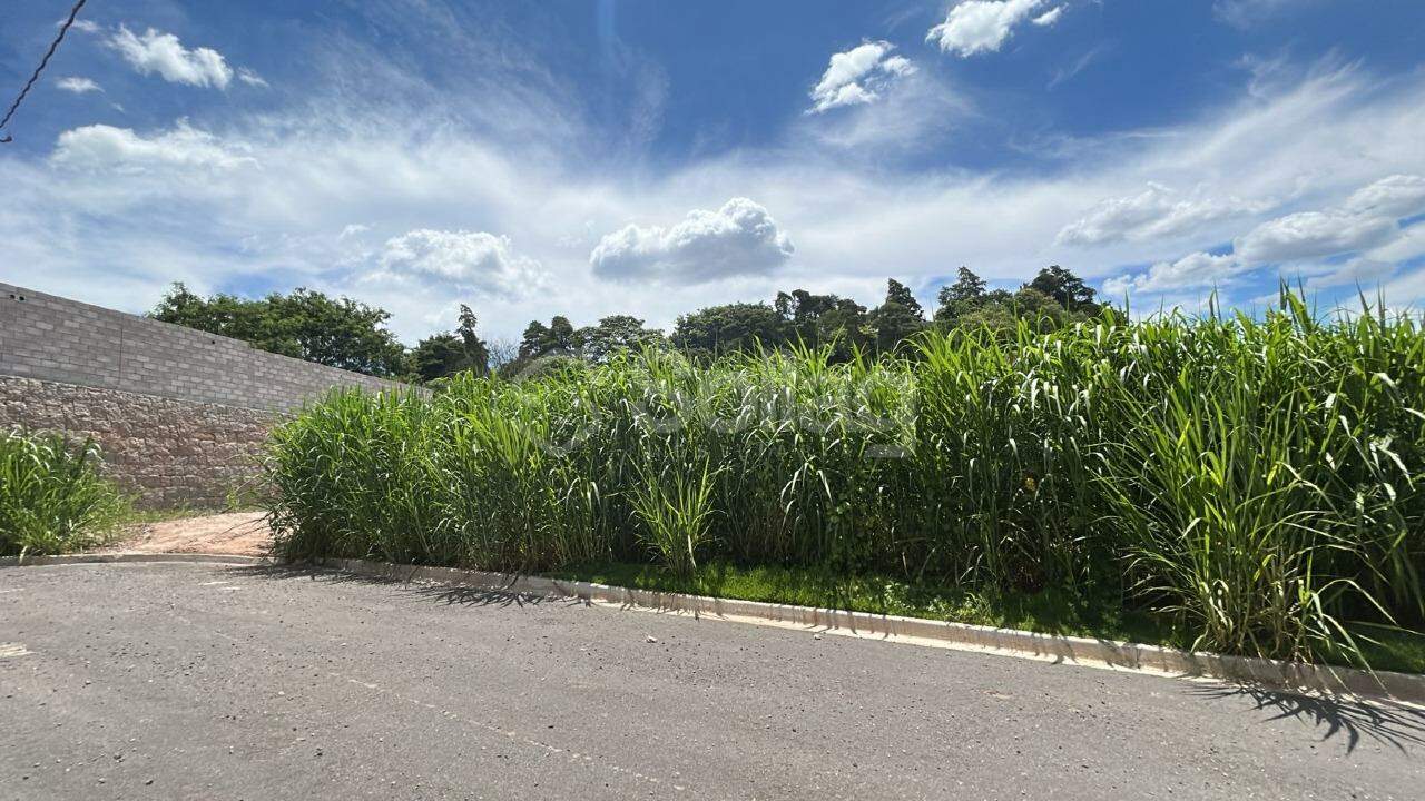 Terreno em condomínio à venda no Pinheirinho: