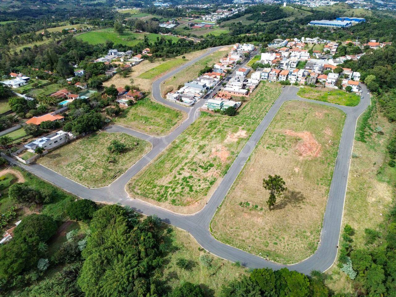 terreno à venda no Pinheirinho: 