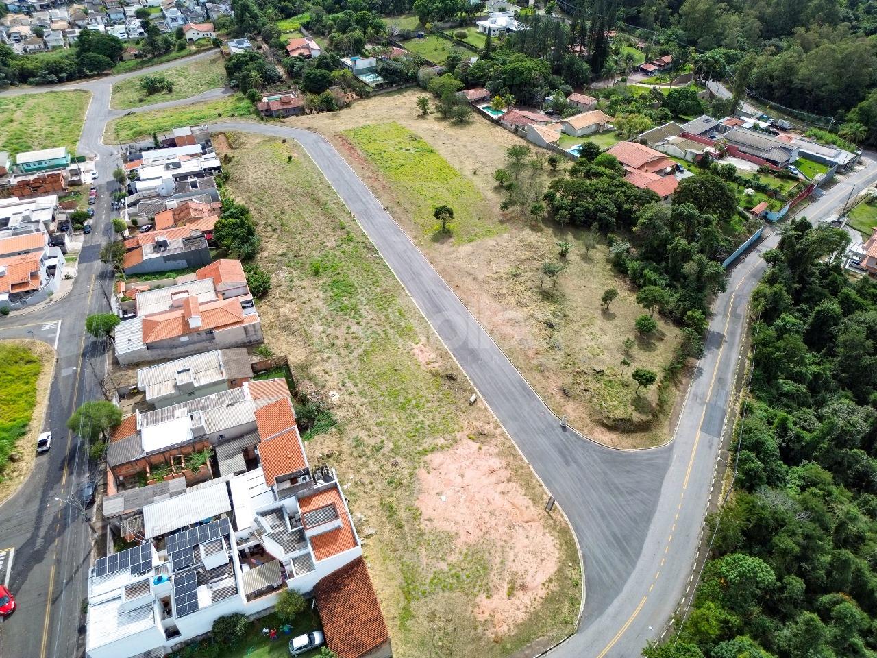 terreno à venda no Pinheirinho: 