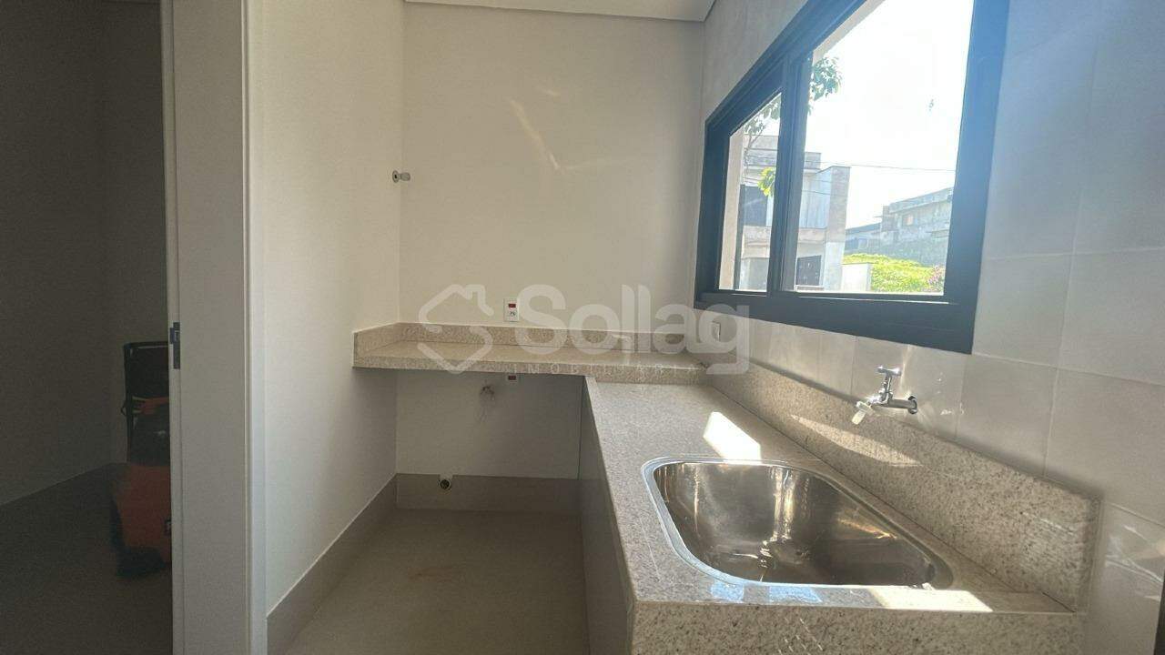 Casa em condomínio à venda no Residencial Bosque da Mata:
