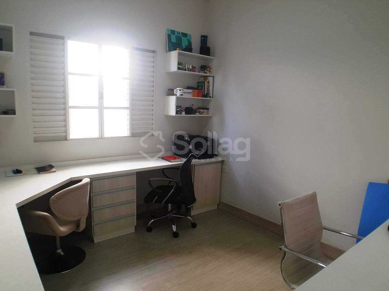 Casa em condomínio à venda no Condomínio Jardim das Palmeiras: 