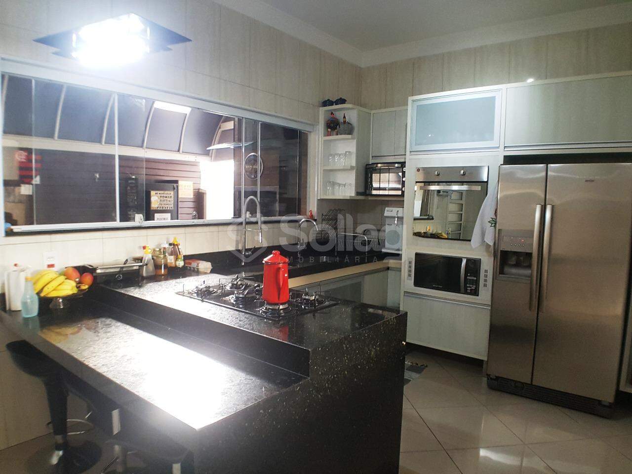 Casa em condomínio à venda no Condomínio Jardim das Palmeiras: 