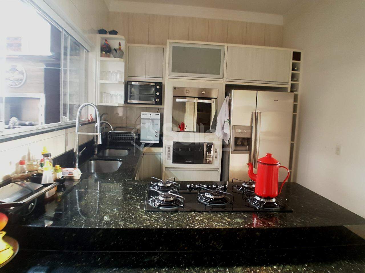 Casa em condomínio à venda no Condomínio Jardim das Palmeiras: 